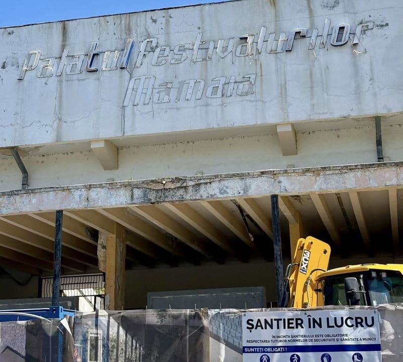 Clădirea Teatrului de Vară Mamaia în proces de reabilitare Clădirea Teatrului de Vară Mamaia în proces de reabilitare